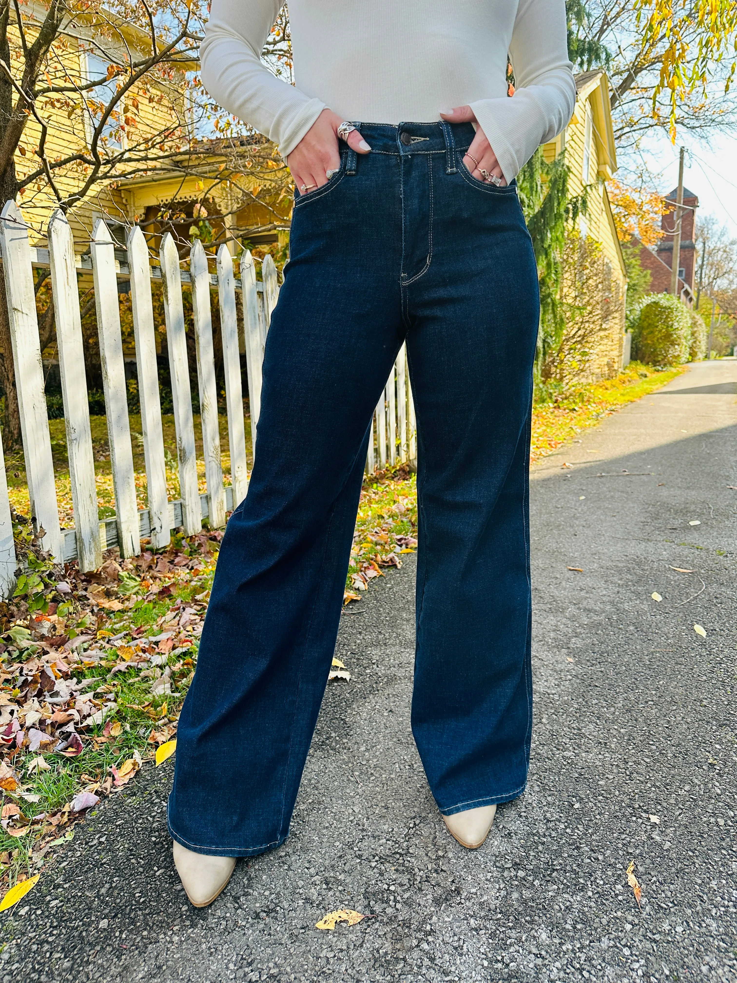 REG/CURVY Trendsetter Retro Wide Leg Tummy Control Jeans